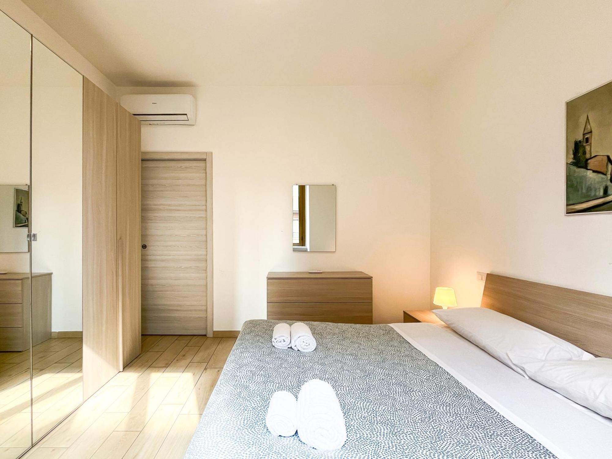 Along The Canal Smart Flat Naviglio - 4 People Corsico Exterior photo